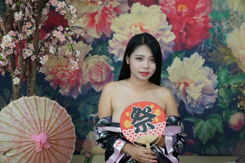 有点丑的妹子奶子挺大