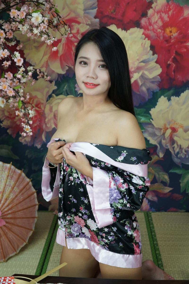 有点丑的妹子奶子挺大