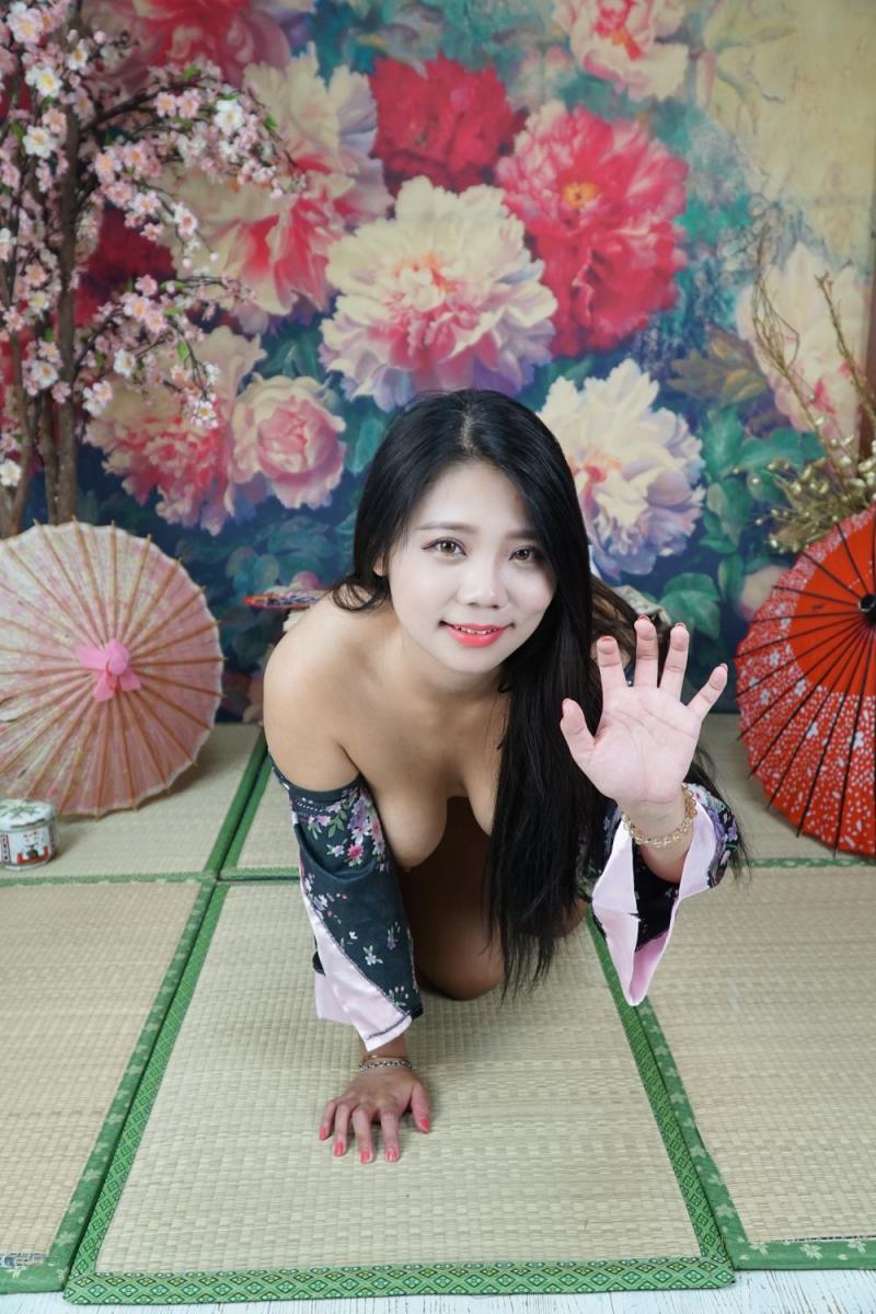 有点丑的妹子奶子挺大